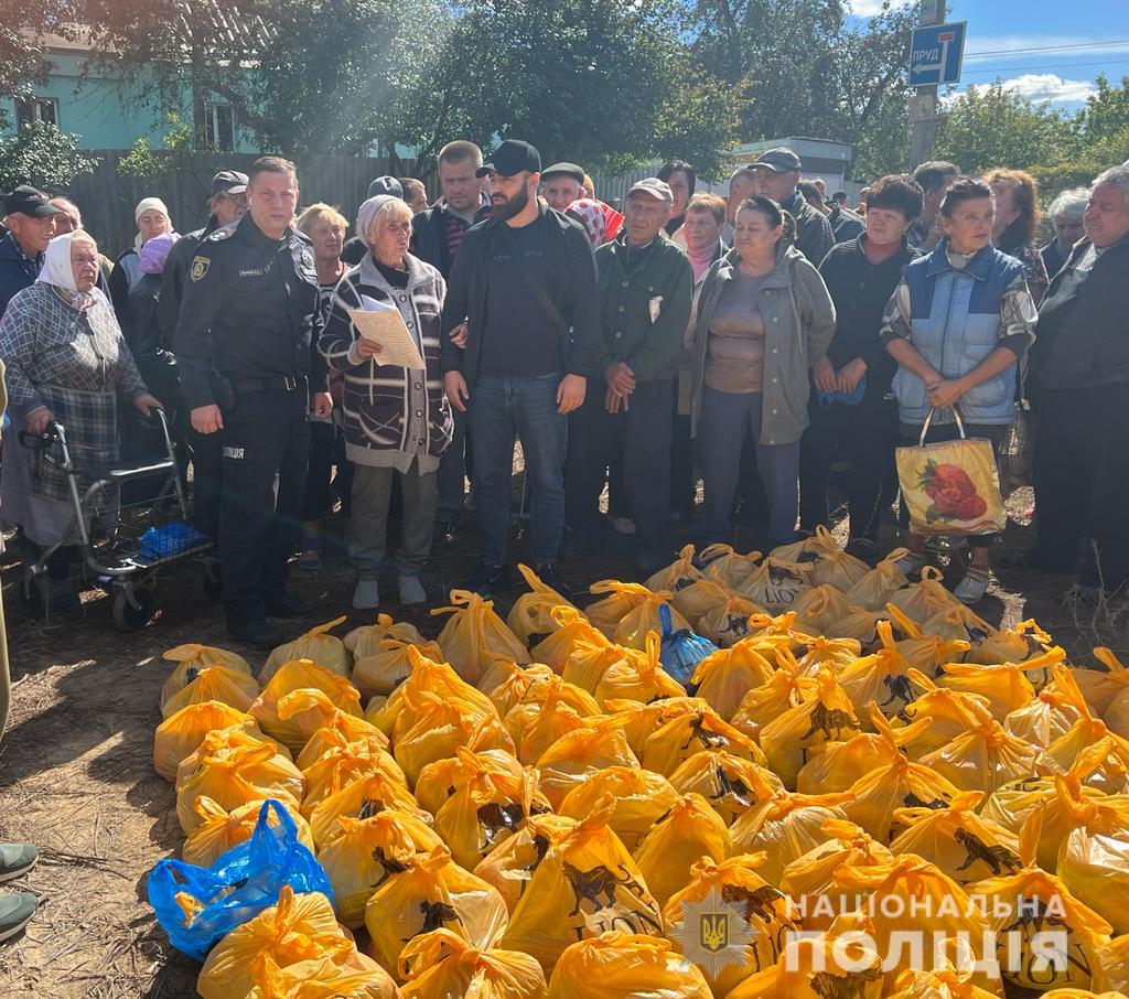 450 проднаборів  отримали мешканці селища Черкаська Лозова (фото)