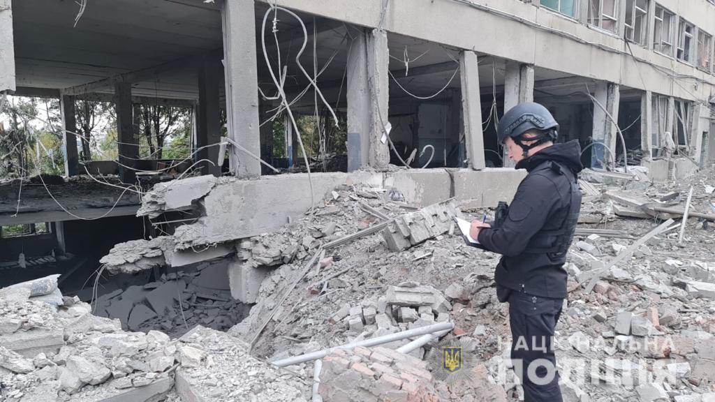 Новини Харкова: поліція продовжує охороняти мирних жителів міста