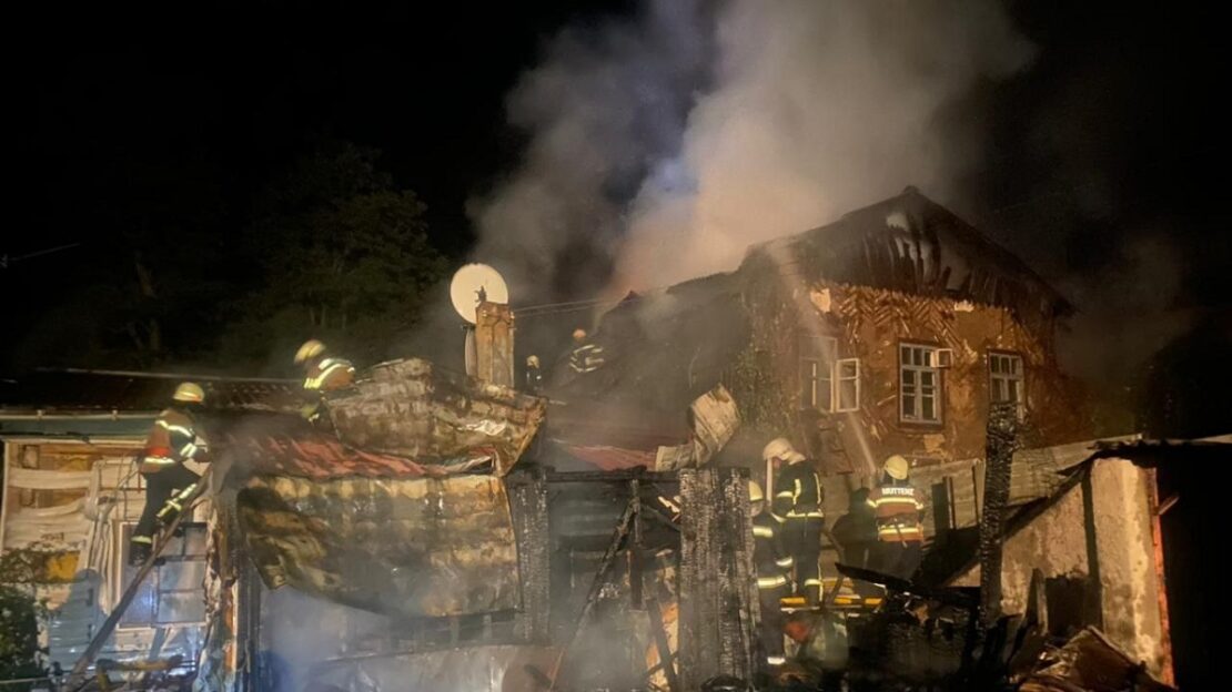 Новини Харків: У пожежі в двоповерховому будинку постраждалі люди