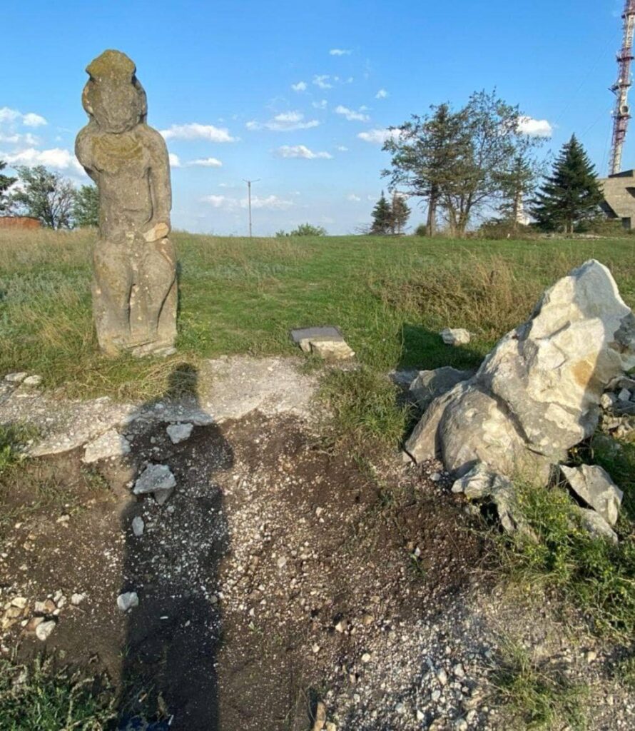 Новини Харківщини: Окупанти зруйнували кам'яні баби на горі Крем'янець