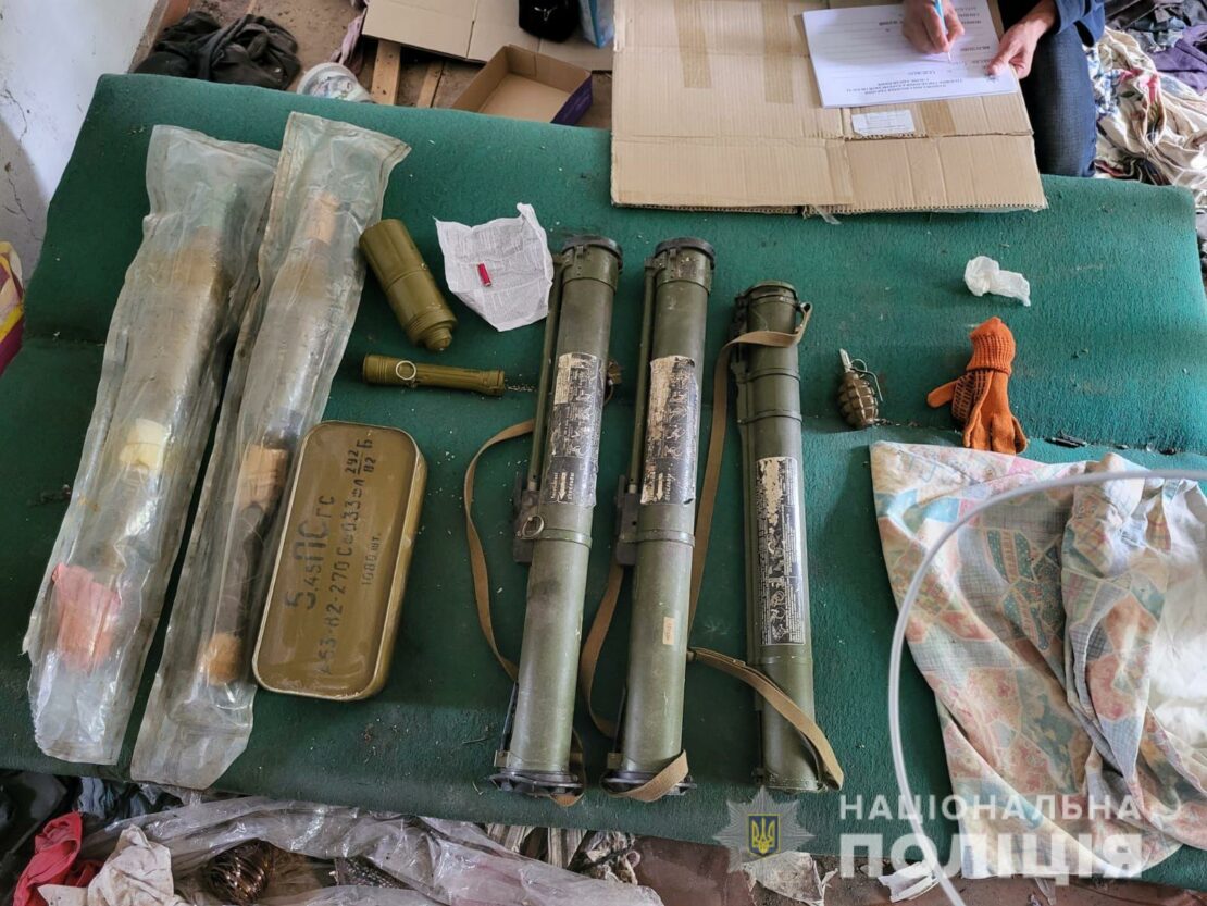 На Харківщині двоє чоловіків незаконно зберігали зброю (фото) 