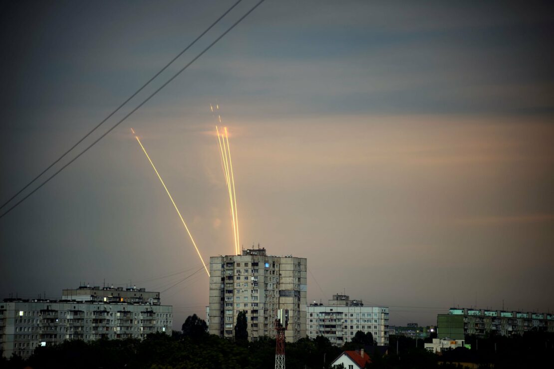 Новини Харкова: Фотограф зняв понад 60 запусків ракет із Бєлгорода