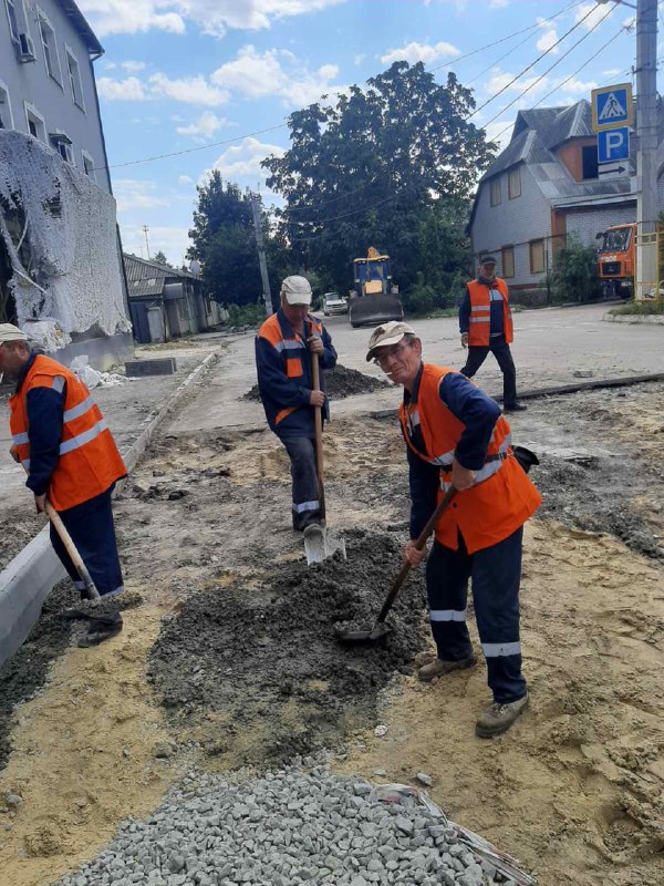 Новини Харкова: бригади КП «Шляхрембуд» ремонтують дороги на вулицях Харкова