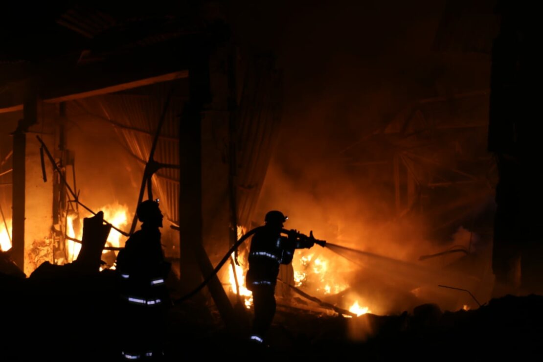 Через ракетний обстріл у Харкові виникло дві масштабні пожежі - Новини Харкова