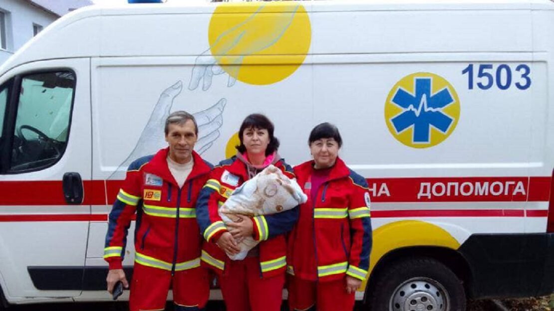 Новини Харків: Медики приймали пологи у "кареті" швидкої допомоги