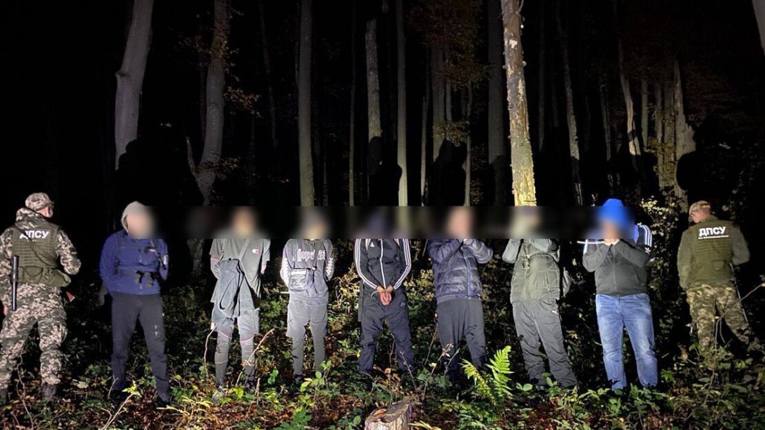 Новини Харків: У закарпатському лісі затримали чоловіків-втікачів