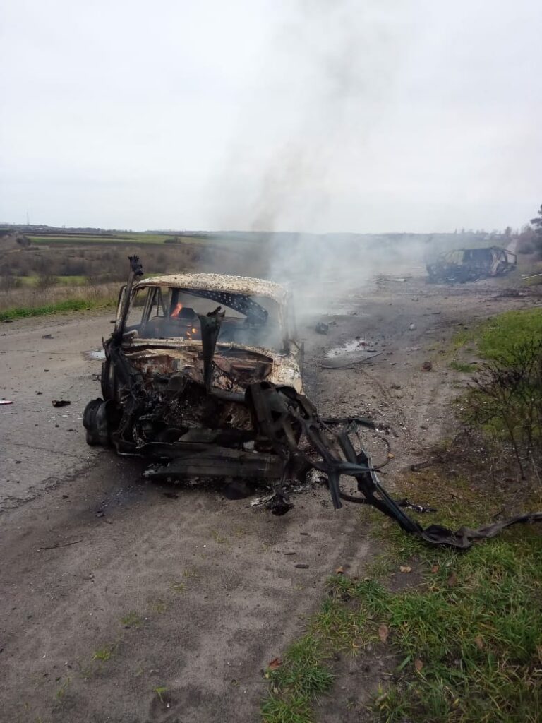 Новини Харкова: Окупанти розстріляли автомобіль. Водій дивом вижив