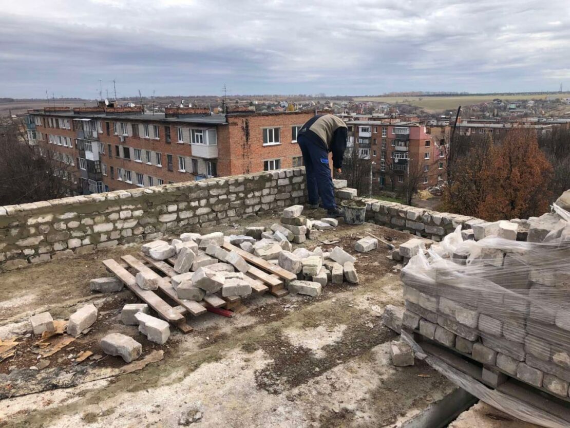 Новини Харкова: У Немишлянському районі відновлюють житлові будинки