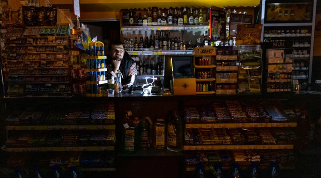 Новини Харкова: Магазини, аптеки та АЗС готові до відключень світла 