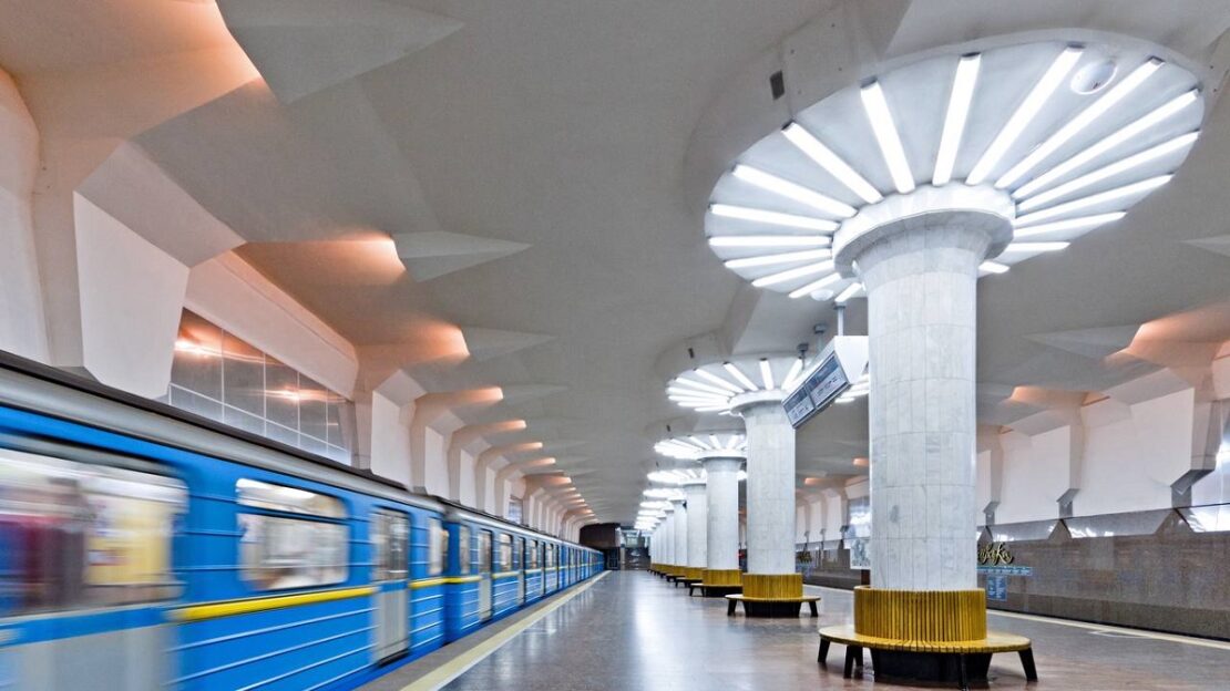 Новини Харкова: Відновили рух поїздів на двох лініях метро