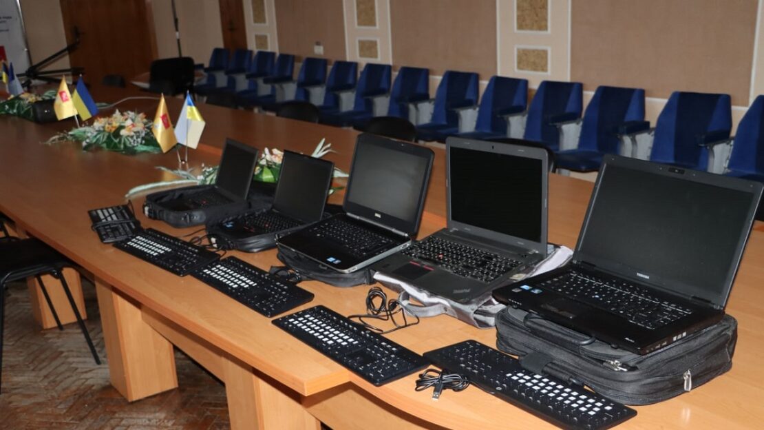 На Харківщині діти-переселенці отримають ноутбуки для навчання