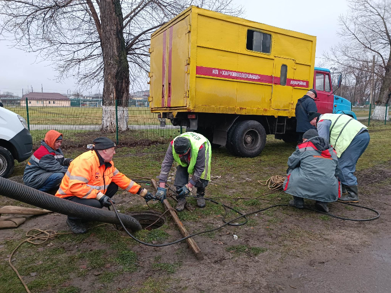 Новини Харкова: Аварія на каналізаційному колекторі у Новобаварському районі