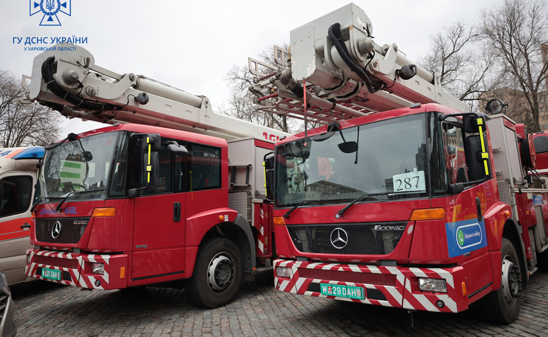 Харкову передали 2 пожежні автомобілі та 4 карети "швидкої допомоги"