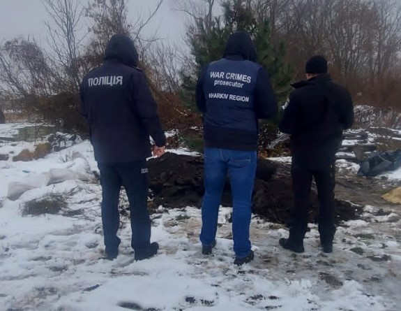 Новини Харкова: поліція ексгумувала тіло убитої окупантами жінки