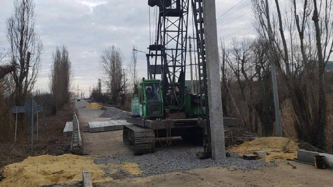 На Харківщині відновлюють міст в селі Вільхівка, який зруйнували окупанти