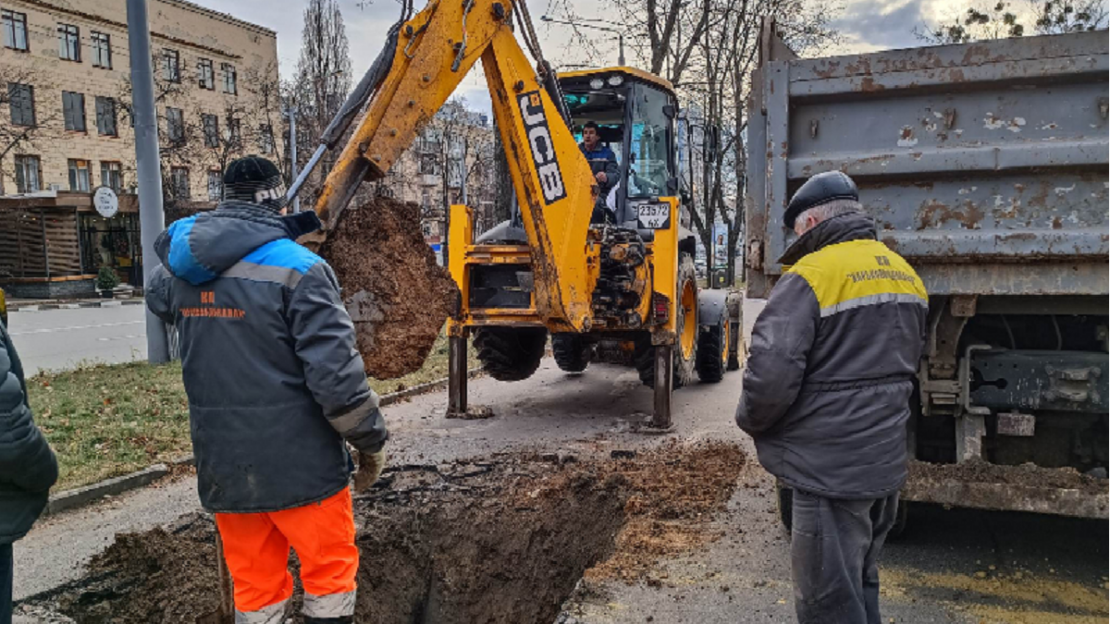 Новини Харкова: Аварія на водоводі в Шевченківському районі 