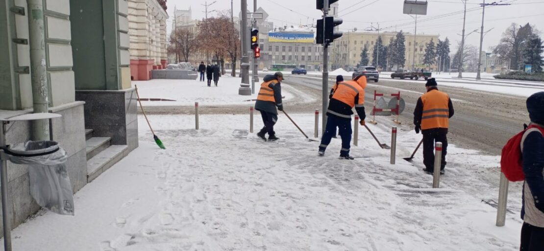 Харків засипає снігом: комунальники працюють у посиленому режимі