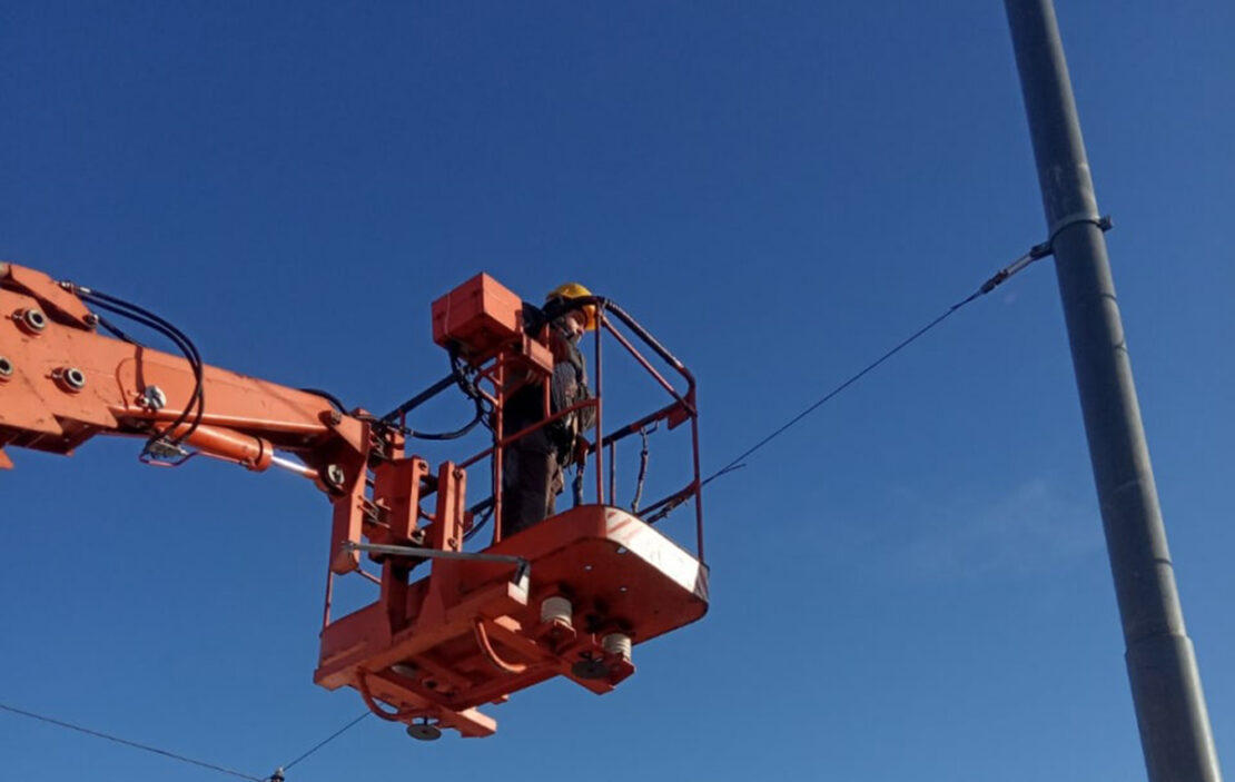 Новини Харкова: У скверах та парках відновлюють кабельні мережі