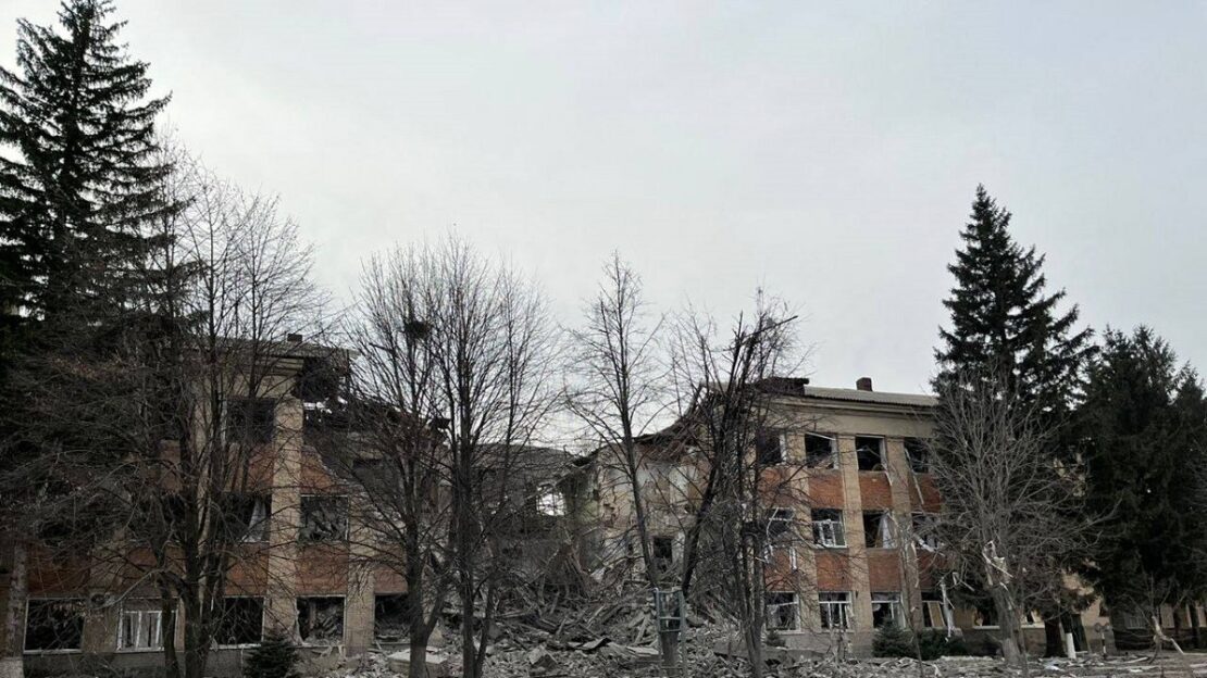 Обстріли Харківщини: В Куп'янську ракетами С-300 зруйновано коледж