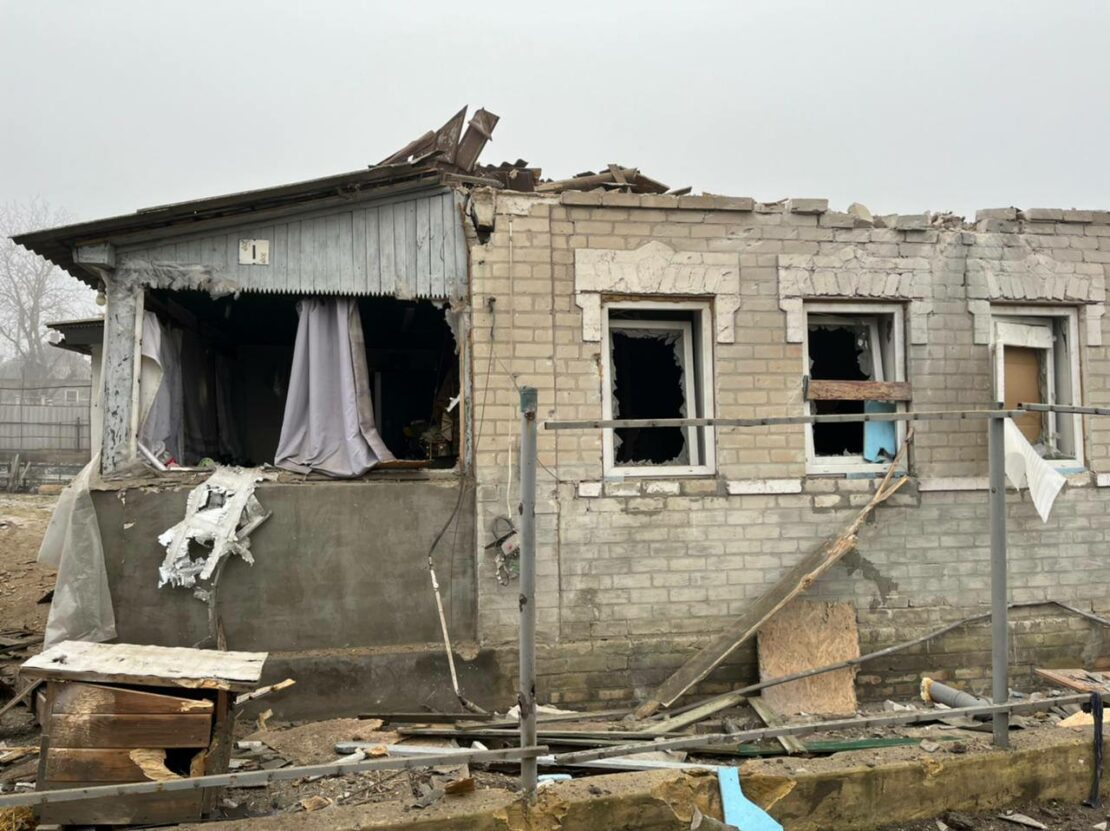 На Харківщині окупанти обстріляли лікарню та будинки - є поранені 