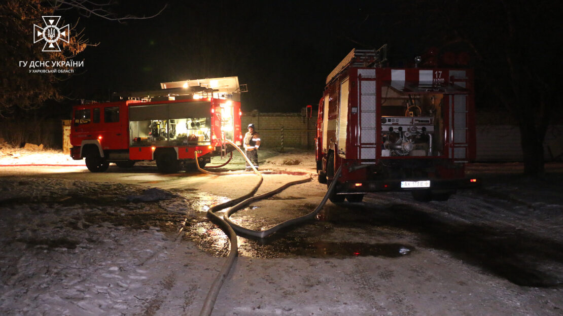 У Харківській області через ворожі обстріли горіли гаражі та лікарня