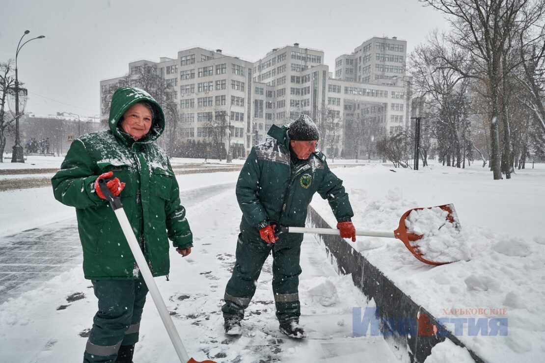 Як у Харкові прибирають сніг комунальники. Фоторепортаж