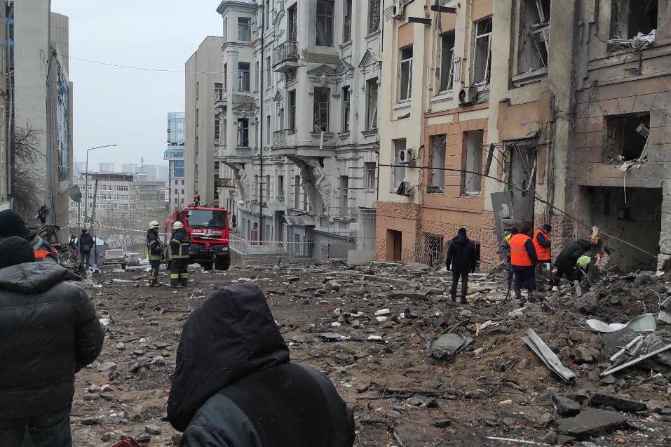 Новини Харкова: постраждалий від обстрілу рф будинок вже з опаленням