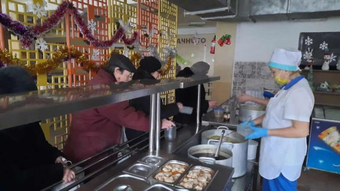 Харків'янам видали мільйон порцій гарячих обідів у пунктах видачі