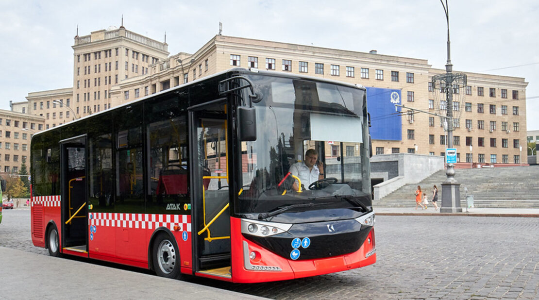 Під час блекауту в Харкові курсують 98 автобусів - карта 
