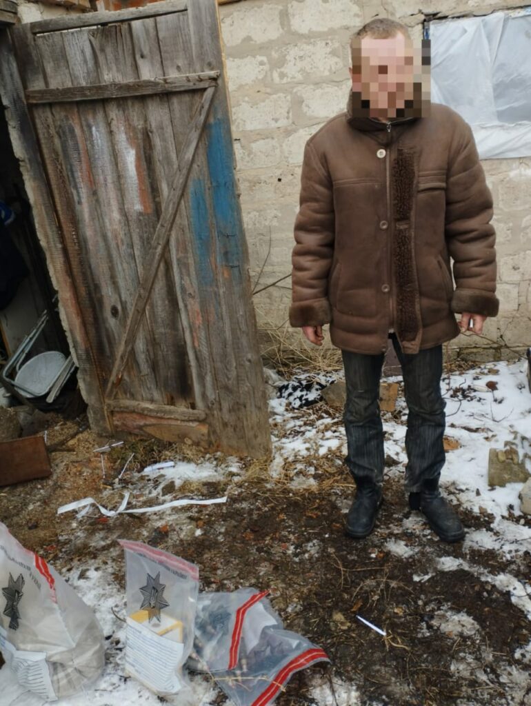 Житель Харківщини зберігав вдома автоматичні гранати та міни