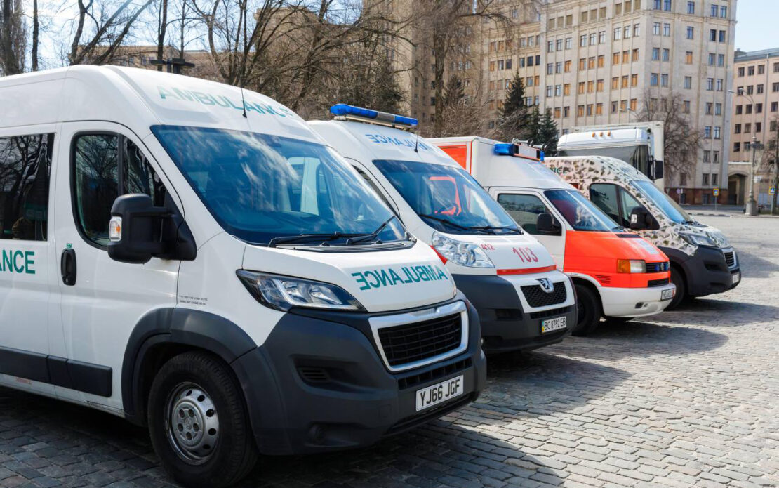 Захисники Харківщини отримали 4 автомобілі швидкої допомоги