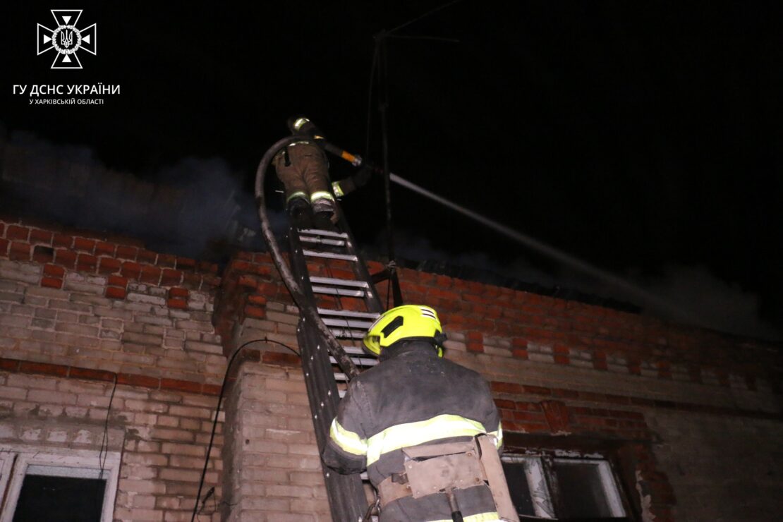 Пожежа під Харковом: Будинок рятували більше 7 годин (фото) 