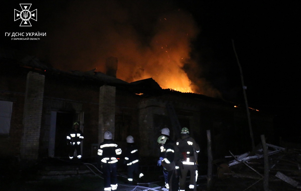 Пожежа під Харковом: Будинок рятували більше 7 годин (фото) 