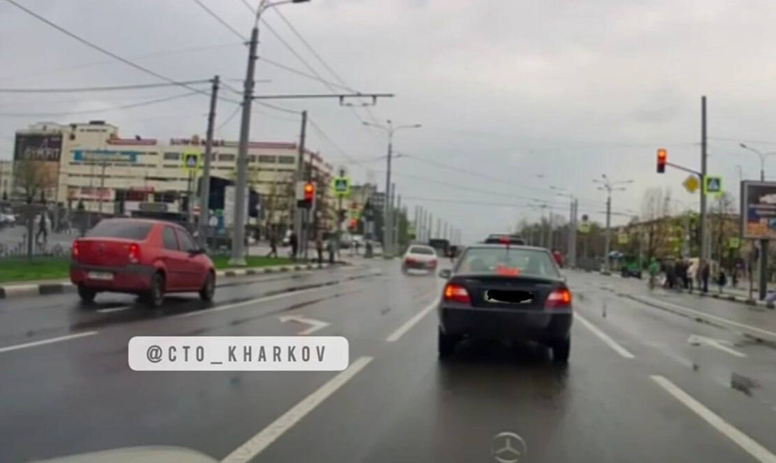 У Харкові оштрафували водія ВАЗ, який проїхав на червоне світло