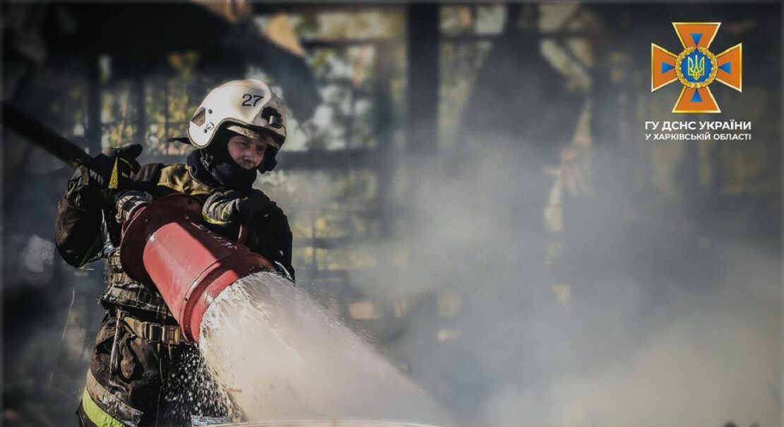 Рятувальники показали, як гасили велику пожежу в центрі Харкова (відео)