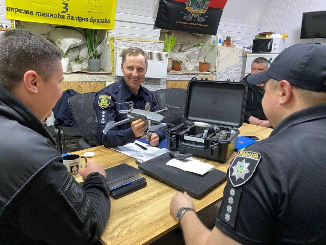 На Харківщині поліцейським Куп'янська передали дрон Mavik2 