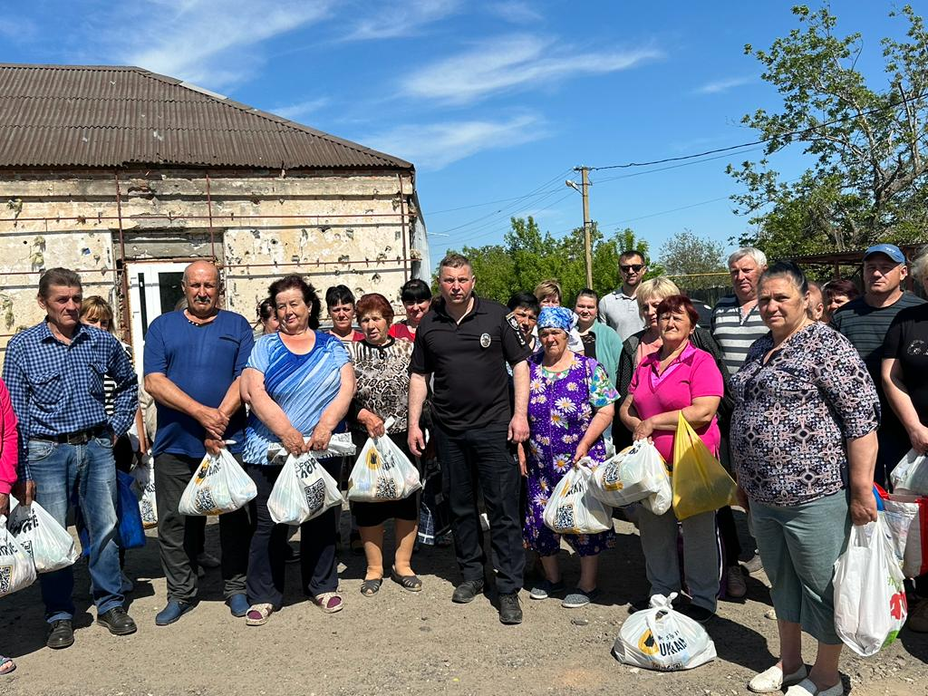 Новини Харкова: поліцейські доправили гуманітарну допомогу до селища Коробочкине