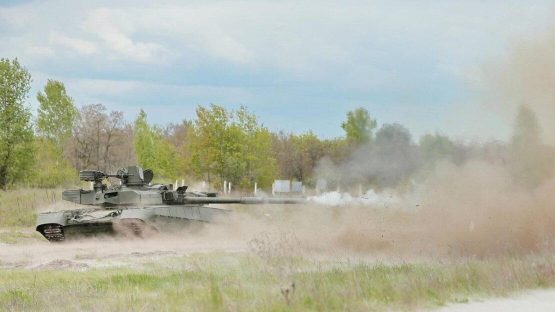 Міністр оборони на Харківщині взяв участь у тестуванні танка БМ "Оплот"