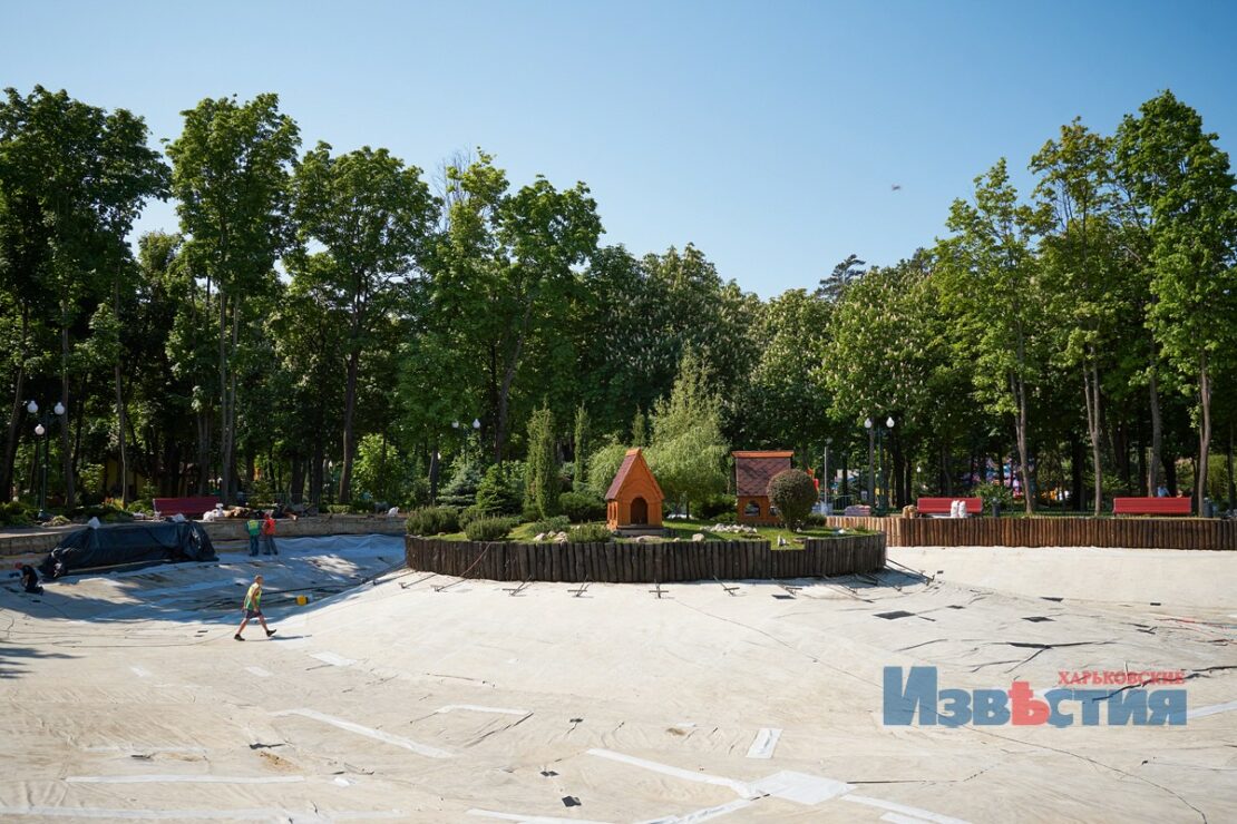 Фото Харків: У Центральному парку завершують ремонт чаші озера