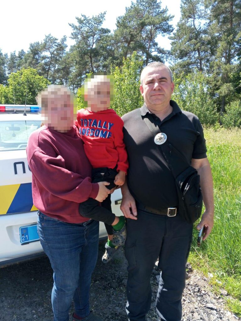 Поліцейські оперативно розшукали двох неповнолітніх мешканців Харківщини (фото)