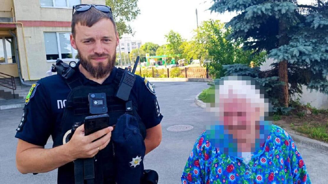 Харківські патрульні повернули додому загублену пенсіонерку