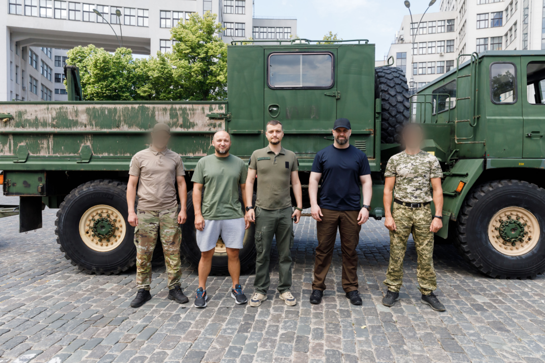 Новини Харкова: воїнам ЗСУ на фронт передали скандинавську вантажівку
