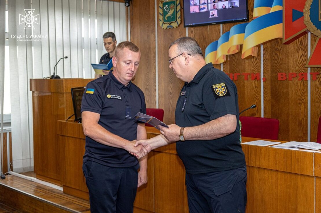Харківські рятувальники отримали відомчі нагороди і спеціальні звання