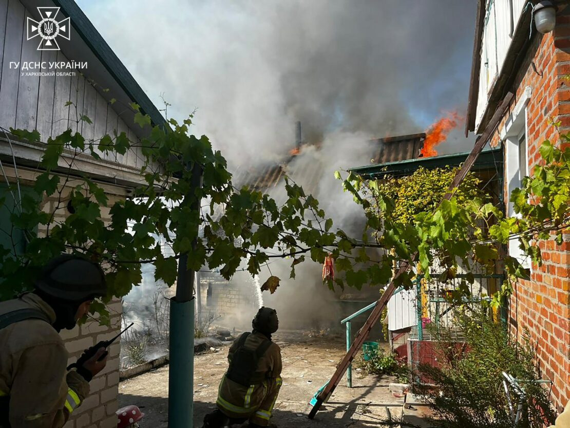 Через ворожі обстріли на Харківщині сталося шість пожеж (фото)