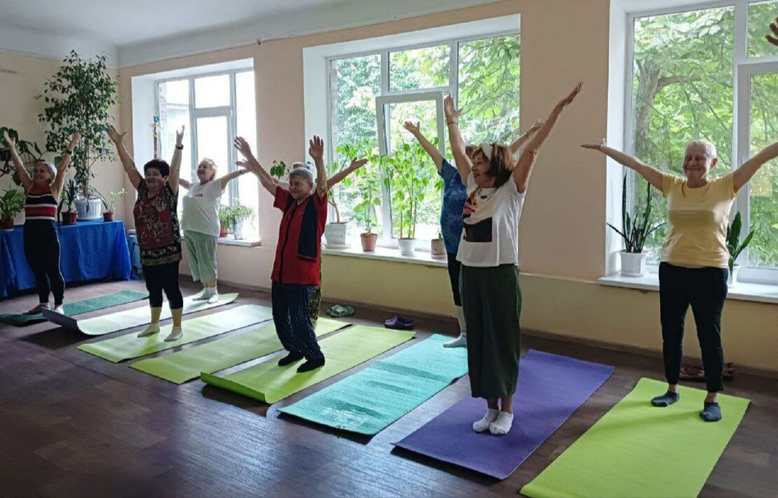 У Харкові проводять заняття з йоги для пенсіонерів 