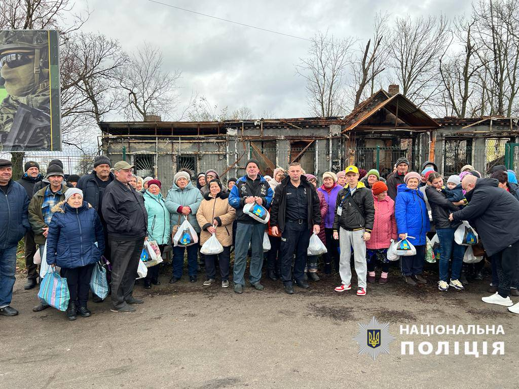 Правоохоронці Харкова доправили гуманітарну допомогу мешканцям села Коробочкіне