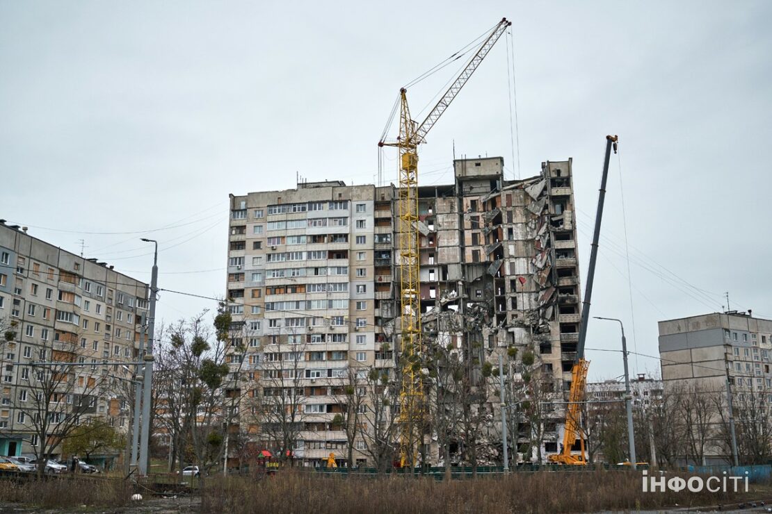 У Харкові розпочали реконструкцію зруйнованого окупантами будинку на вул. Наталії Ужвій (фоторепортаж)