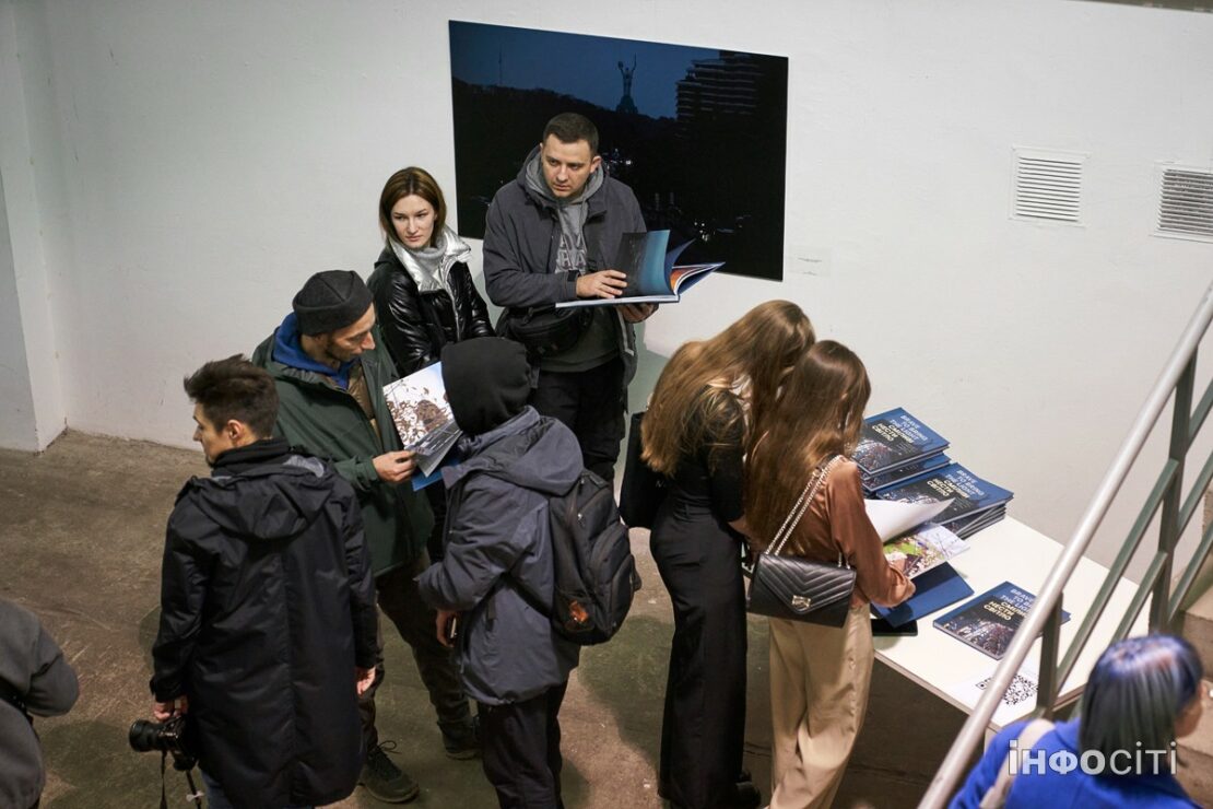 Новини Харкова: у місті пройшла виставка «Сміливі нести світло» (фоторепортаж)