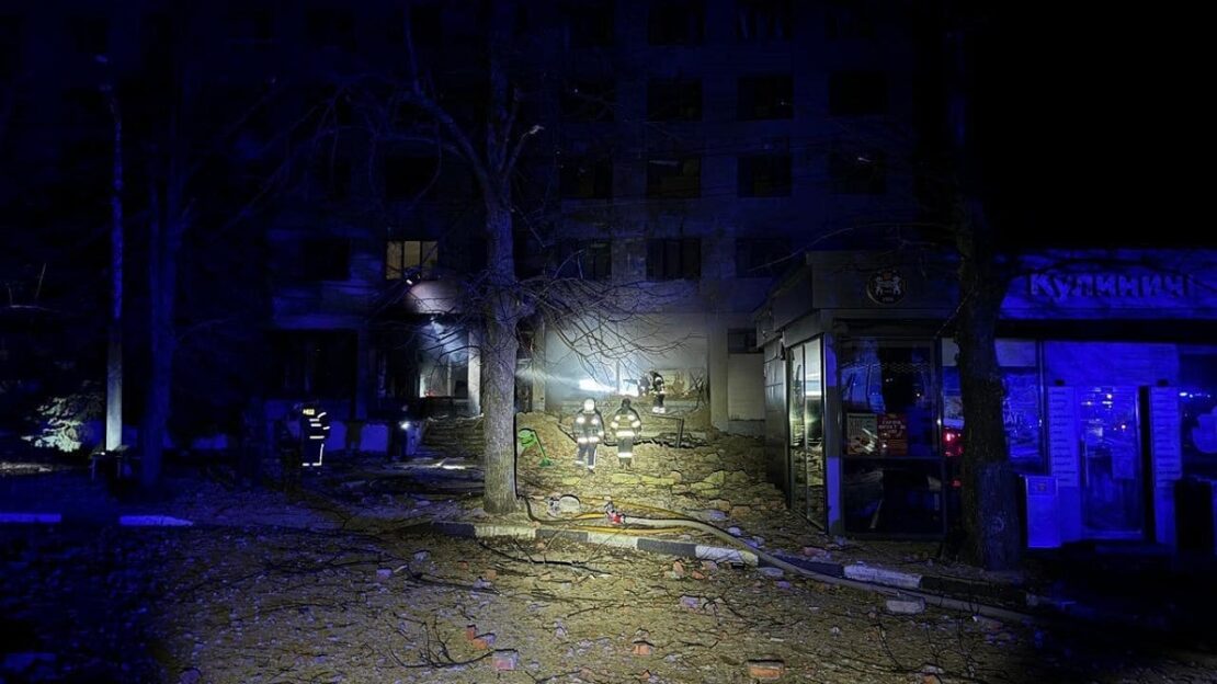 Окупанти вночі обстріляли аеропорт Харкова (фото)