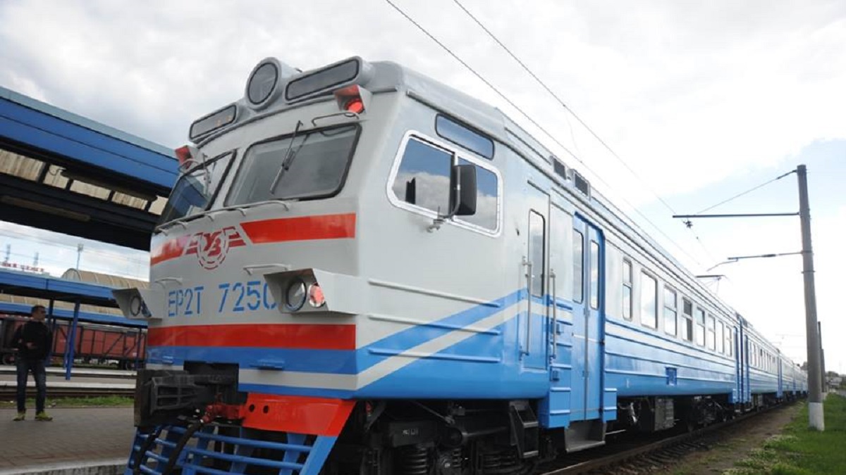 Через удар рф по вокзалу на Харківщині змінено рух поїздів